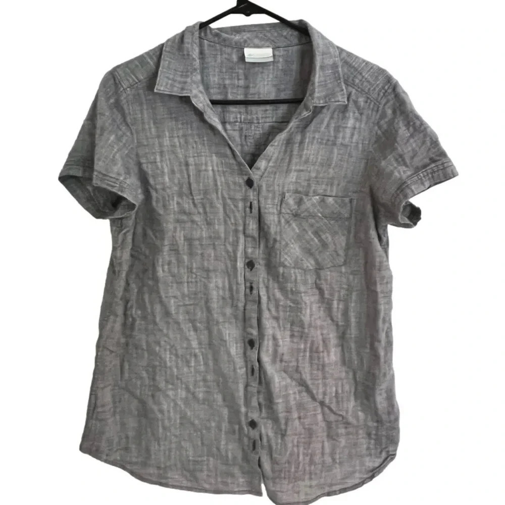 Women’s Large Columbia Short Sleeve Blue button down